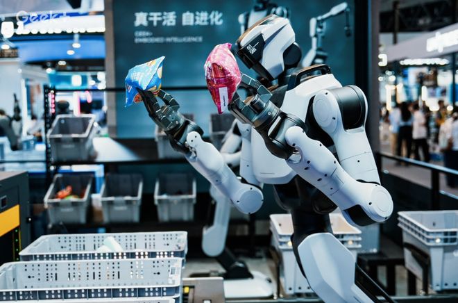 WAIC 2026探展｜具身智能：从“能运动	”到“能干活”，产业化拐点已至